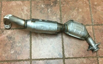 Conversor catalítico esquerda AP escape 645433 serve 03-04 Ford Expedition 4.6L-V8 - Imagem 1 de 2