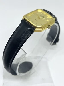 Herren Waltham Quarz Goldton, mit schwarzem Armband. NEU AKKU! - Bild 1 von 3