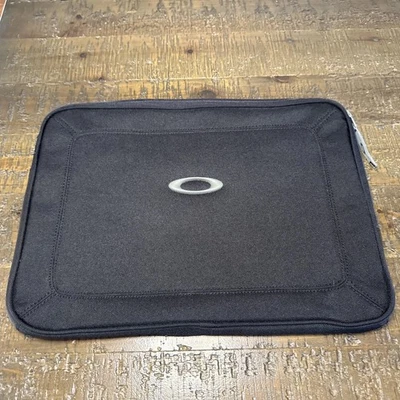 Funda blanda protectora negra Oakley 15” para portátil Foto 1 de 4