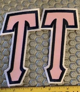Pink Letters TT T T Texas Tech ? Bestickt. Bügelbild Softball Brustkrebs - Bild 1 von 2