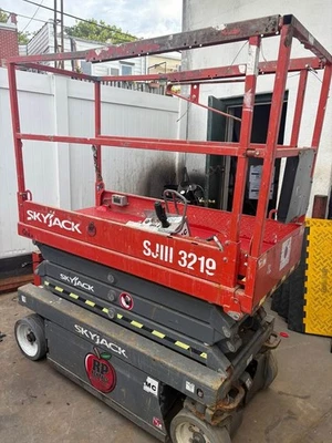 2017 Skyjack 3219 Scissor Lift 228 hrs - Image 1 of 4