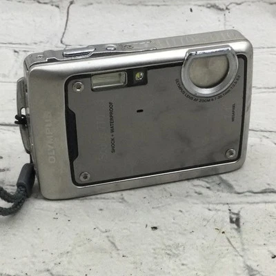 Olympus STYLUS 770 SW 7.1MP Shock/Waterproof - Silver - Working-NO BATTERY - Image 1 of 4