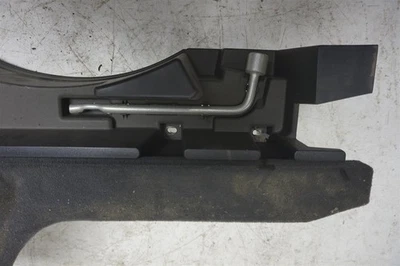 Contenedor de almacenamiento de carga para pasajeros Infiniti Ex35 2008-2013 84975-1Ba0b con herramientas Foto 1 de 2