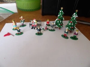 Maisto Santa's Holiday Wonderland Replacement Parts People Figures Lot - Picture 1 of 1