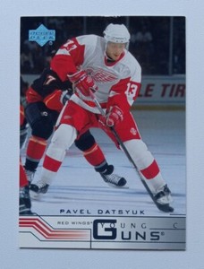2001 UPPER DECK #422 PAVEL DATSYUK RC YOUNG GUNS OPPONENT IN THE BACK ROOKIE
