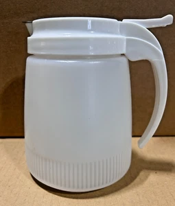 Winco PSUD-32, 32-Ounce Plastic Syrup Dispenser with Plastic Lid - Picture 1 of 4
