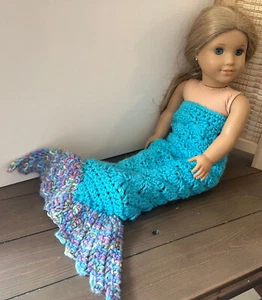 Handgefertigte amerikanische Mädchenpuppe gestrickt mit mehrfarbiger Meerjungfrauengeschichte (PUPPE NICHT IN - Bild 1 von 2
