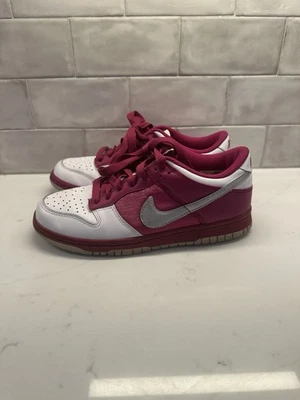 Tênis Nike Dunk Low Rave rosa branco feminino tamanho 7 Y2K casual atlético - Imagem 1 de 4