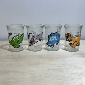 4 Welch’s Jelly Jar Dinosaurier Gläser Brontosaurus Pteranodon TRex Stegosaurus - Bild 1 von 5
