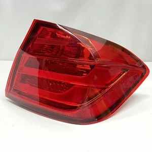 BMW Serie 3 Sedán TYC 2012-2015/13-15 Luz Trasera Híbrida Pasajero Derecha LED - Imagen 1 de 13