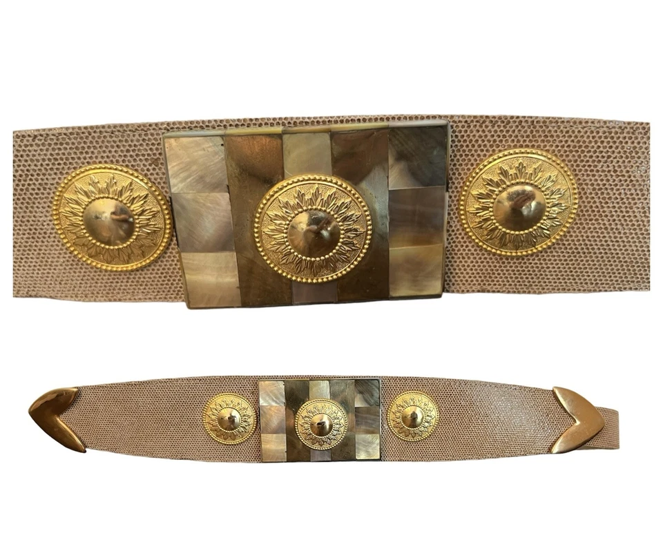 Cinto de réptil falso bege vintage anos 80 madrepérola medalhões tom dourado tamanho P/M - Imagem 1 de 4