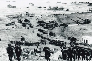 Sgt. Kenneth Potter Signed Autographed 4x6 Photo WWII D-Day 294th Signal Corps - Picture 1 of 3