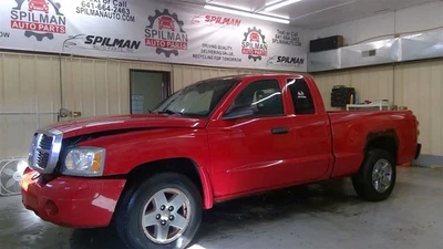 Dodge Dakota 2006 Engine Fuse Box 4692083AB - BODY 5393 Foto 1 de 4