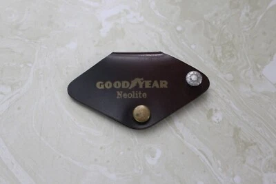 COMO SE ENCONTRÓ, DE COLECCIÓN. GOODYEARS SERVICE STORES ALTOONA, PA. ESTUCHE PARA LLAVES VINILO Foto 1 de 2