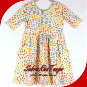 NEU MIT ETIKETT HANNA ANDERSSON SUPERWEICHES SKATER-WIRLKLEID WILDBLUMENDRUCK ECRU 130 8 - Bild 1 von 5