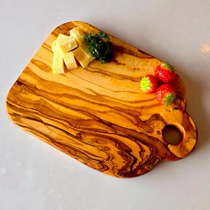 Tabla de cortar madera de olivo con orificio colgante - Regalo de cocina de primera calidad Reino Unido - Imagen 1 de 12