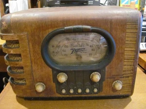Radio d'epoca da tavolo in legno Zenith 1939 modello 5S319 made in USA - Foto 1 di 15