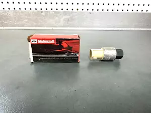 Ford OEM NOS 4W1Z-19E561-AA HVAC Vacuum Switch 2004-2005 Lincoln Town Car 4.6L - Picture 1 of 4