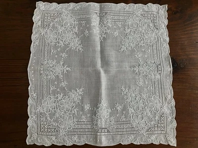 PAÑUELO DE BODA NUPCIAL BORDADO PESADO VINTAGE MADEIRA Foto 1 de 4
