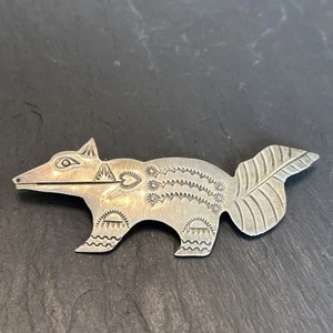 Stamped Navajo B Vintage Figural Animal Brooch Heartline sterling silver ii - Picture 1 of 14