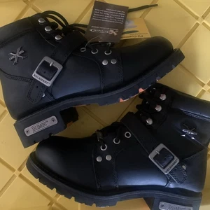 Botas de motociclista con hebilla de cuero negras XELEMENT LU2469 para mujer 9 1/2 - Imagen 1 de 8