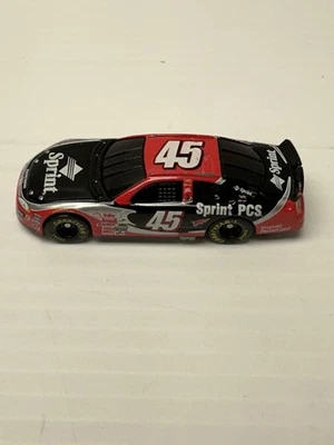 Dodge Intrepid 1999 #45 'Sprint PCS' de Hot Wheels en escala 1/64 - Foto 1 de 4