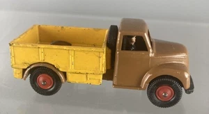 BRITAINS LV/612 LILLIPUT FORDSON THAMES LORRY & DRIVER 6.5 CMS LONG VINTAGE - Picture 1 of 6
