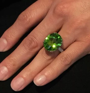 Burmesischer Peridot 22,50 ct Ovalschliff Edelstein & weißer CZ 925 Sterling Silber Ring - Bild 1 von 4