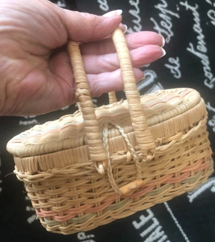 Vtg Small Oval BOX BASKET Lid Handles Loop Closure Dyed Purse Sewing Storage 1 Cover