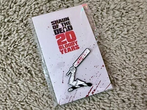 Spilla smaltata Shaun of the Dead 20° anniversario SDCC 2024 20 anni sanguinari RARA FUORI PRODUZIONE - Foto 1 di 1