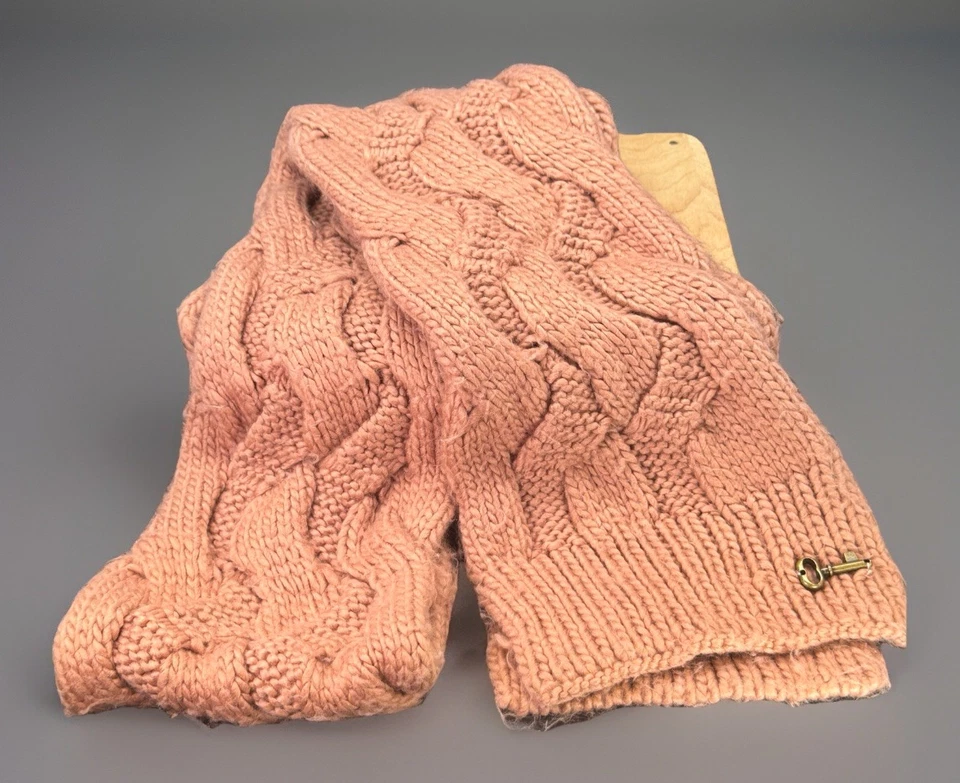 Fossil Chunky Cable Knit Winter Scarf Mauve Key Accent Warm Outdoors Ski Trip - Image 1 of 4