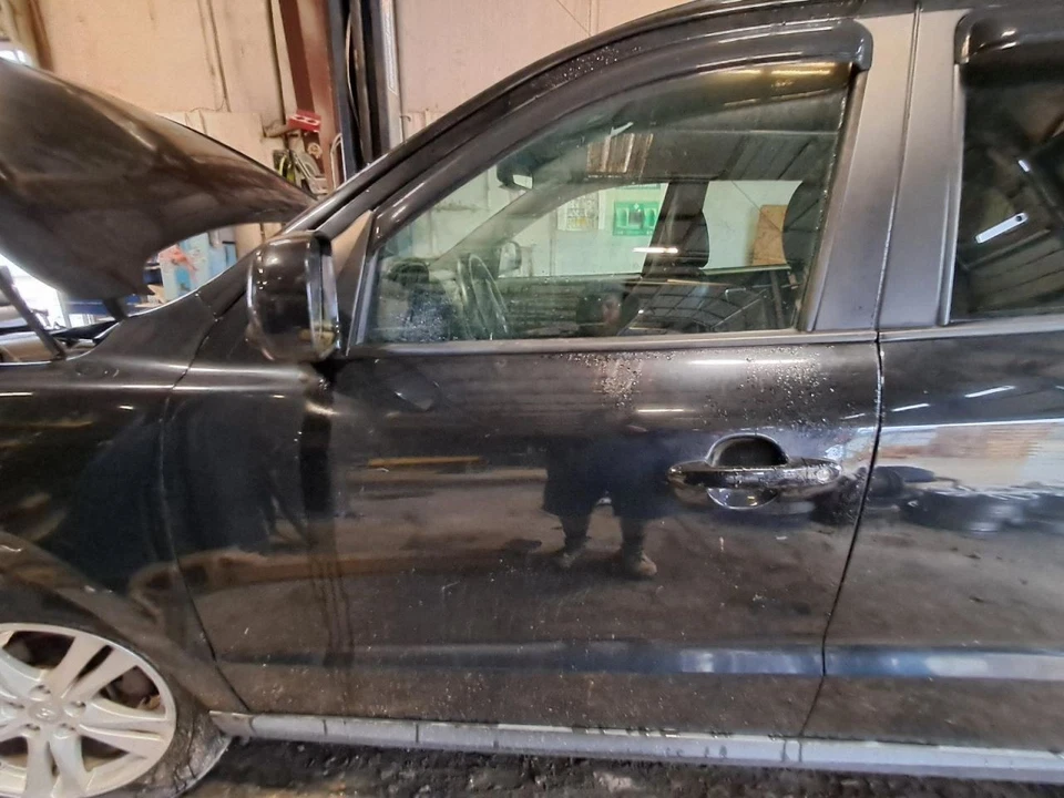 Hyundai Santa Fe 2011 carcasa de puerta delantera izquierda usada SUV 5T.5 4 puertas negro Foto 1 de 4