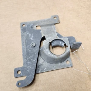 70-76 C3 Corvette LEFT Hood Latch Plate Mount Upper Female Receiver Bracket NEW - Foto 1 di 4