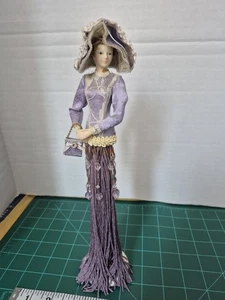 Putting on the Ritz viktorianische Porzellan Quaste Puppe Figur Lavendel Perlen - Bild 1 von 5