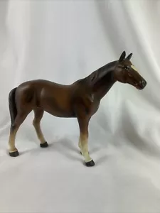 Statuina Cavallo Baia Olimco Porcellana Bianca Marrone 6”H X 8”L Giappone Purosangue - Foto 1 di 9
