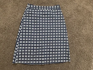 DOWNEAST BASICS Women's SKIRT size Small navy blue white shells knee length - Picture 1 of 3