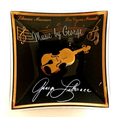 Cenicero de vidrio George Liberace "Música de George" 5x5" ~Museo LIBERACE de Las Vegas~ Foto 1 de 4