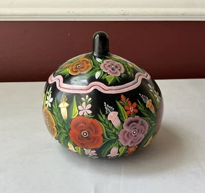 VTG Hand Painted Folk Art Lacquered Gourde-shape Wooden Trinket Box, Unmarked - Picture 1 of 9