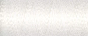 Carrete Gutermann Coser-Todo Hilo 1000 m Poliéster Multiusos Color Blanco - Imagen 1 de 3