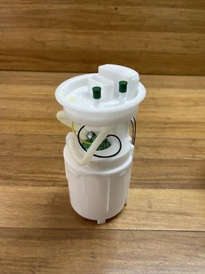 Conjunto de bomba de combustible eléctrica Volkswagen Beetle 1999-2003 OEM 1J0919087J Foto 1 de 4