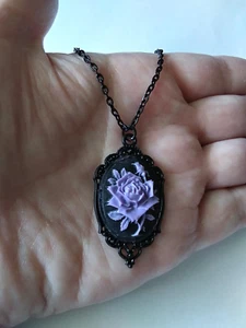Collar Colgante Camafeo Rosa Lavanda Cadena Negra 20" Gótico Victoriano Steampunk - Imagen 1 de 3