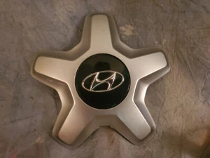 1 OEM Hyundai 12-2017 Azera Wheel Center Cap GREAT CONDITION! - Bild 1 von 2