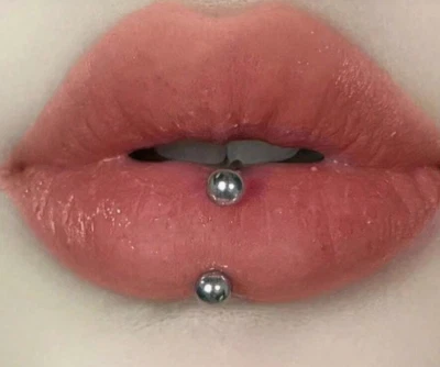 Piercing Anello labbra labbro bocca palla pallina colore argento 2 pezzi - Immagine 1 di 2