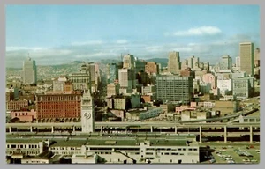 Vista aérea puerto de San Francisco CA horizonte del centro c1960 postal cromada - Imagen 1 de 2