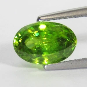 Pietra preziosa sfusa 2,82 ct naturale scintillante alto fuoco forma ovale sfene titanite - Foto 1 di 5