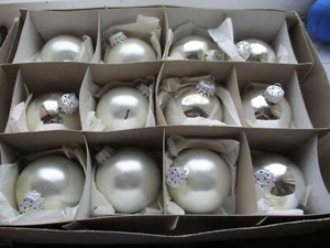 12 x Vintage glänzende + matt silberne Glas Christbaumkugeln Dekoration - Bild 1 von 7