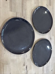 Set di 3 piatti da portata cassa e botte grigio medio di Aaron Probyn - Foto 1 di 4