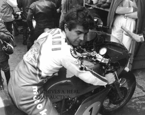 Foto de motocicleta de carreras MV Agusta Factory Racer Giacomo Agostini Grand Prix - Imagen 1 de 1