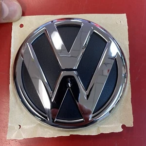 5C6853630F ULM VOLKSWAGEN GENUINE OEM JETTA & PASSAT TRUNK EMBLEM 2011-2016 - Picture 1 of 3