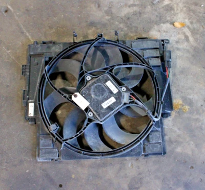 Ventilador de refrigeración del radiador del motor OEM BMW F30 328i 428i 435i 228i 12-16 17427640511 Foto 1 de 4